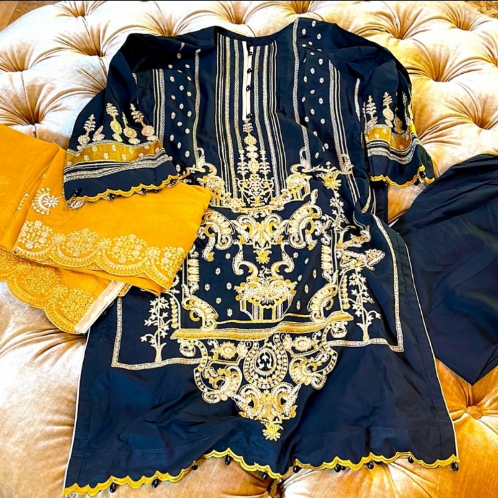 Pakistani 3 piece Gul Ahmed lawn suit
